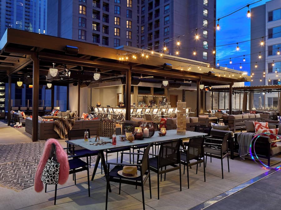 2 bars/lounges, rooftop bar