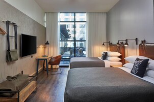 Suite, 1 Bedroom, Hearing Accessible (Roll-in Shower, High Floor) | In-room safe, desk, laptop workspace, blackout drapes