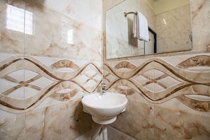 Deluxe Room, 1 Double Bed, Non Smoking, City View | Bathroom | Shower, rainfall showerhead, towels