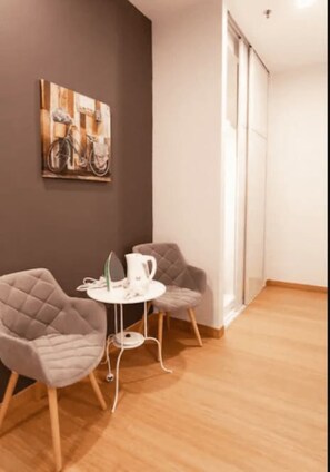Apartment, 3 Bedrooms, Non Smoking | 3 bedrooms, desk, bed sheets