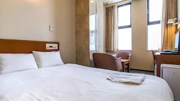 Double Room, Non Smoking | Desk, laptop workspace, blackout curtains, soundproofing