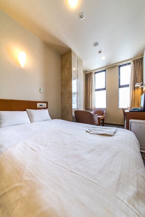 Doppelzimmer, Nichtraucher | Schreibtisch, laptopgeeigneter Arbeitsplatz, Verdunkelungsvorhänge