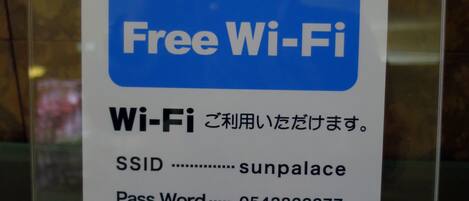 Señal que indica acceso a Wi-Fi gratuito.