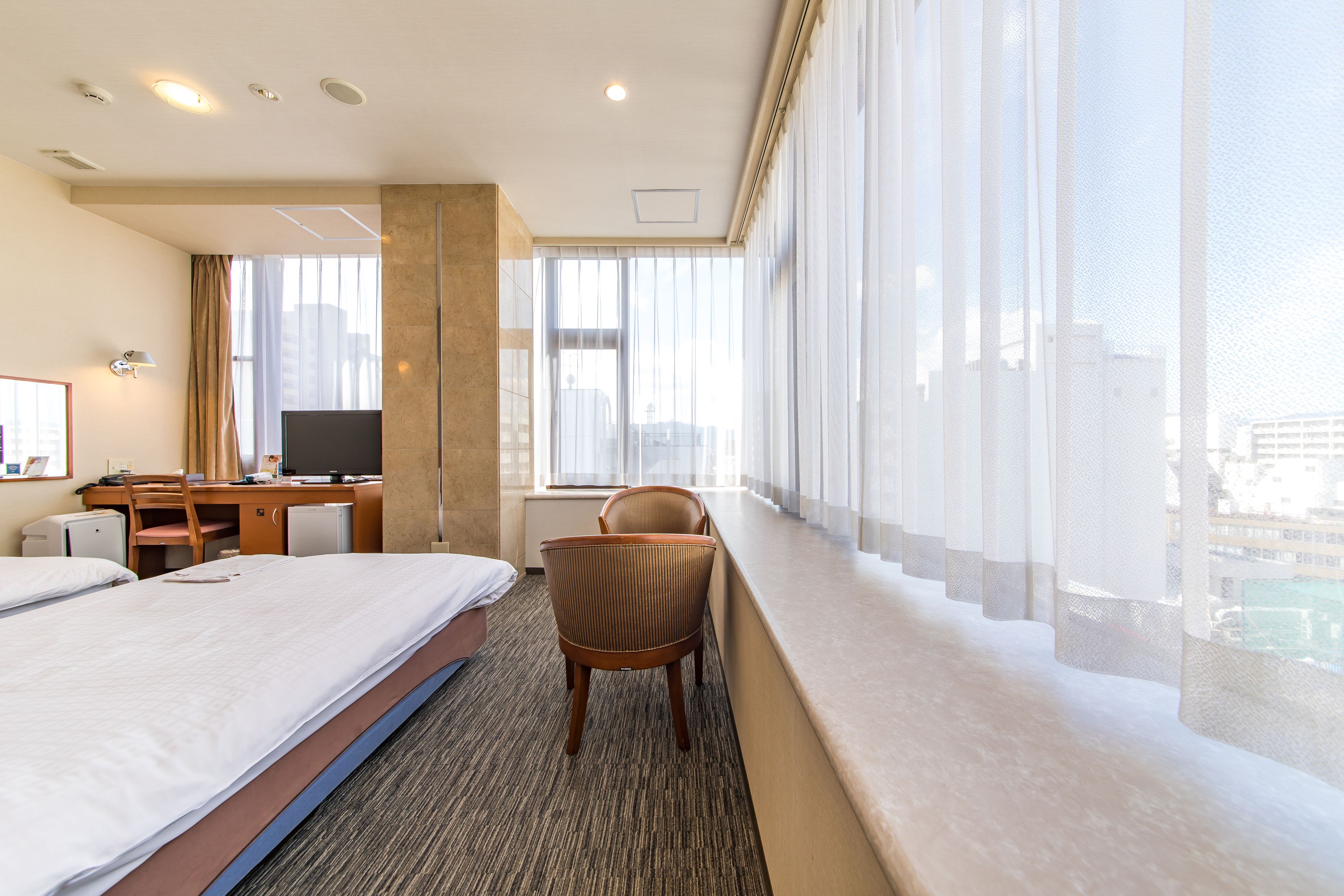 standard twin room, non smoking | desk, laptop workspace, blackout curtains, soundproofing