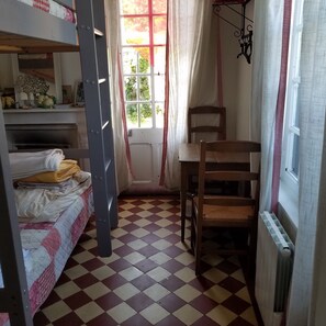 2 soveværelser, skrivebord, strygejern/strygebræt, gratis Wi-Fi