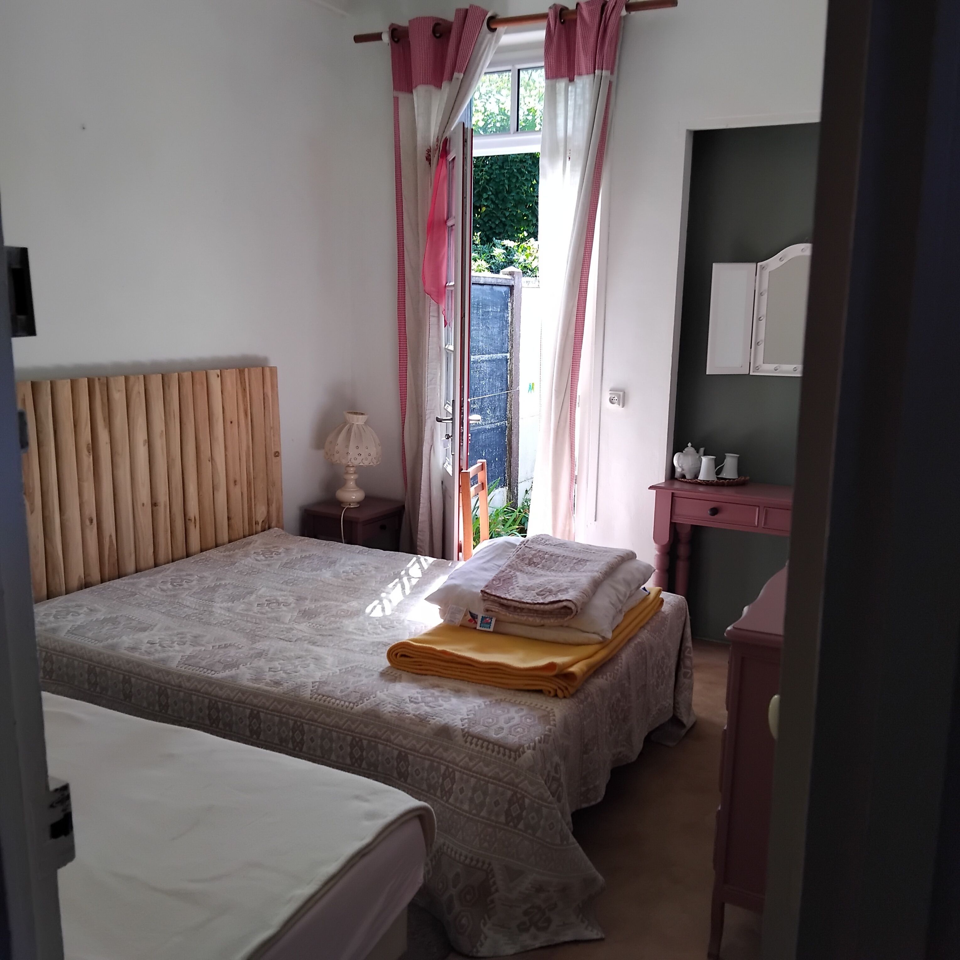 2 bedrooms, desk, iron/ironing board, free WiFi