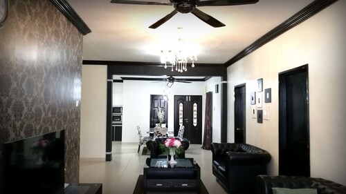 Ilirplace Pelangi Mall Homestay