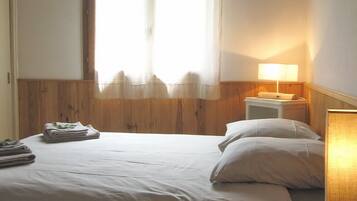 3 bedrooms, iron/ironing board