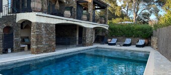 300 m from beaches and center, villa with sea view and pool. Le top LE CALME