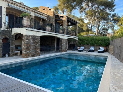 300 m from beaches and center, villa with sea view and pool. Le top LE CALME