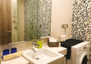 Bathroom sink - M Suites by SYNC (Kuala Lumpur)