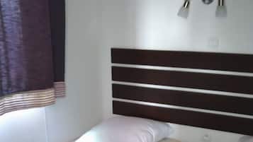 3 slaapkamers, een strijkplank/strijkijzer, internet