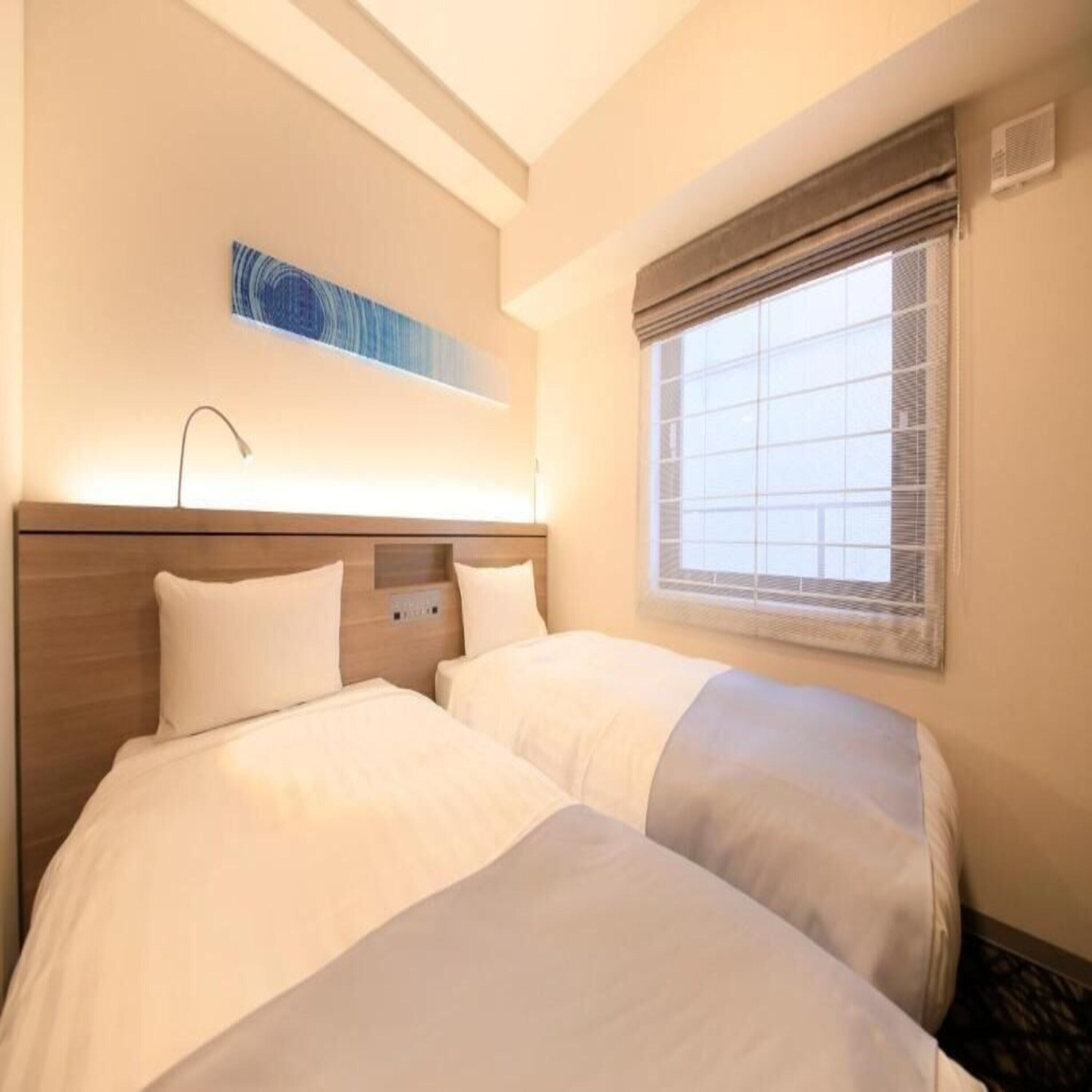 twin room, non smoking | in-room safe, blackout curtains, iron/ironing board, free wifi