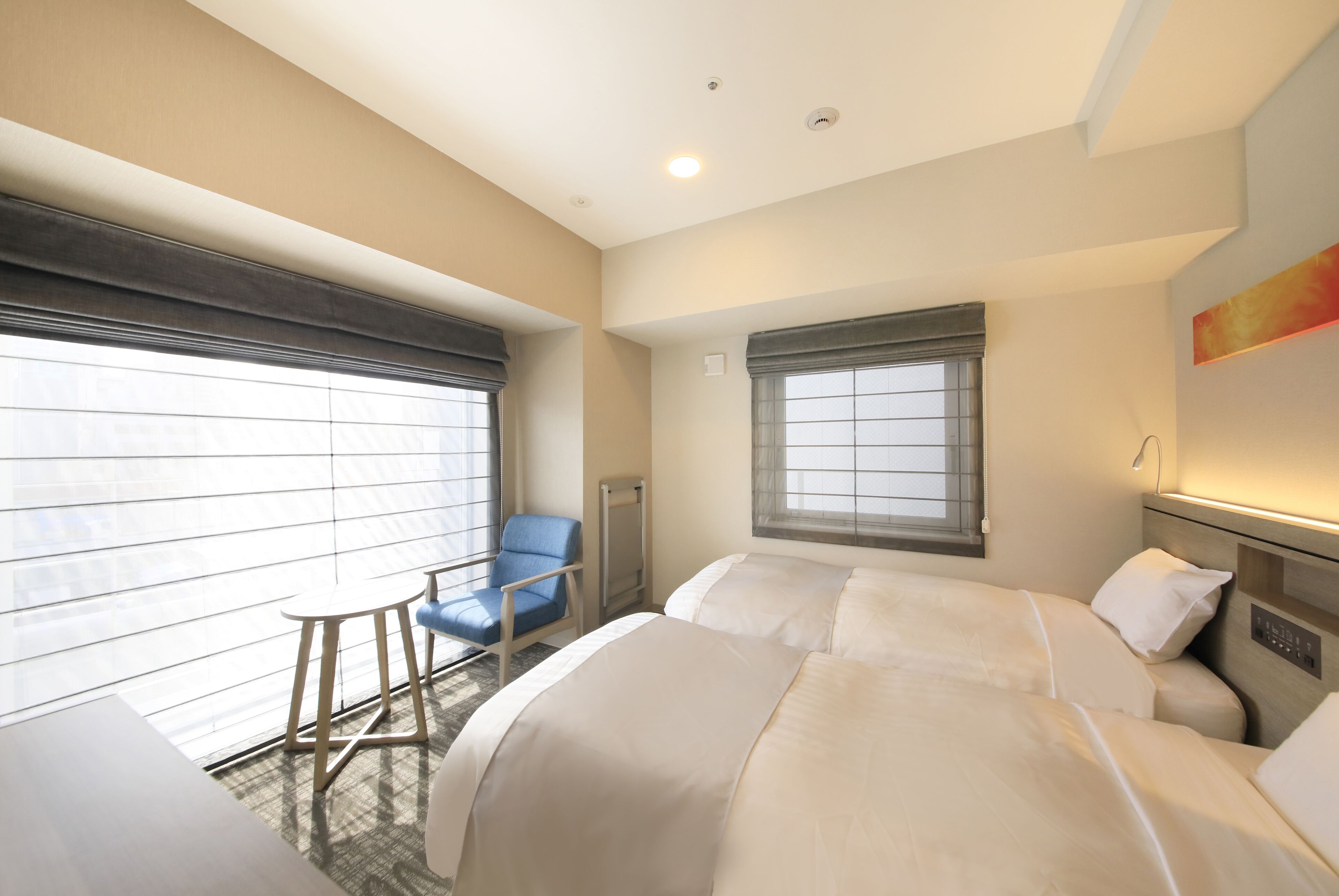 twin room, non smoking, corner | in-room safe, blackout curtains, iron/ironing board, free wifi