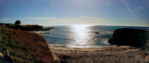 Una spiaggia nelle vicinanze