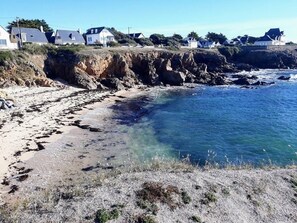 Una spiaggia nelle vicinanze
