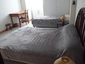 3 bedrooms, iron/ironing board, travel crib, WiFi - Beautiful family home. (Le Croisic)