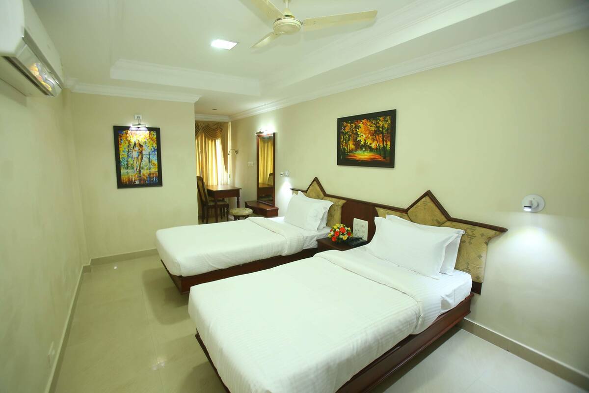 Standard Double Room, 1 Double Bed, Non Smoking | Egyptian cotton sheets, premium bedding, in-room safe, desk