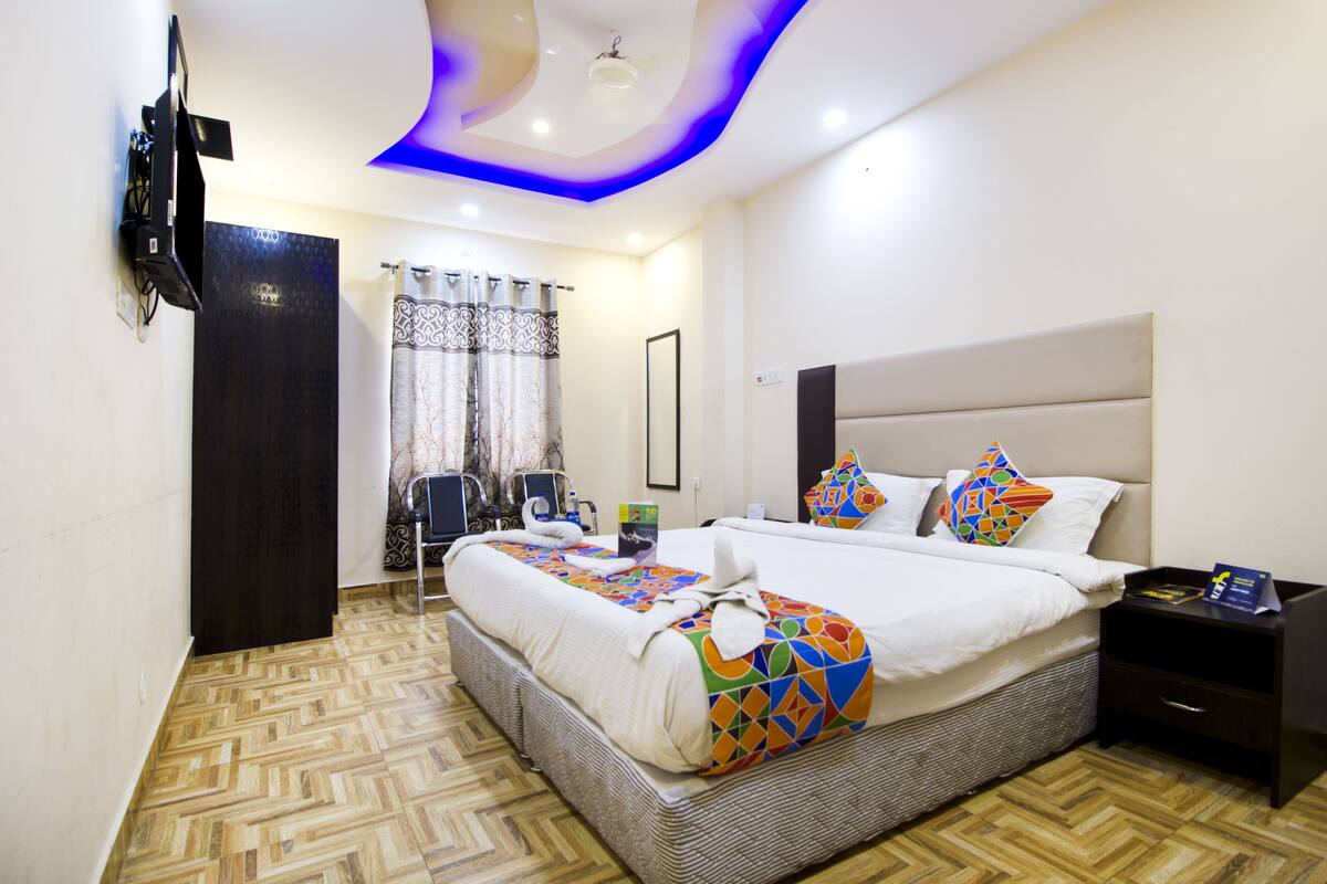 Deluxe Room, 1 Double Bed, Non Smoking | Premium bedding, in-room safe, desk, soundproofing