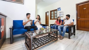 Lobby sitting area - FabHotel Ivy Inn - Nr ISKCON Temple Noida Sec 35 (Noida)