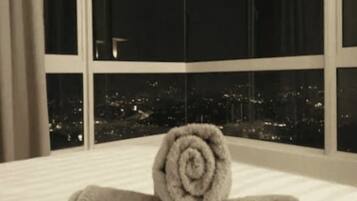 Apartamento, 3 quartos, para não fumantes | 3 quartos, escrivaninha, ferros/tábuas de passar roupa, roupa de cama