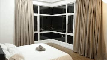 Apartment, 3 Bedrooms, Non Smoking | 3 bilik tidur, meja, seterika/papan seterika, cadar katil