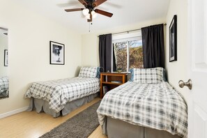 4 bedrooms, desk, iron/ironing board, free WiFi