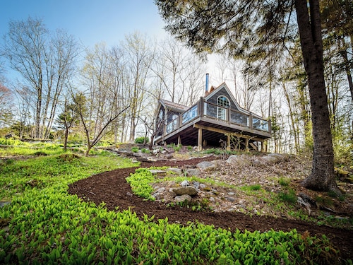 A Quiet Riverside Cottage with 2 Fireplaces