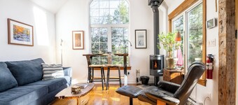 A Quiet Riverside Cottage with 2 Fireplaces