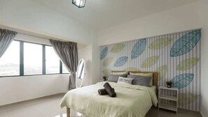 A modern hotel room with a large bed, a bedside table, a chair, and a view through the window. - Desa Kiara Cozy Condo by SYNC (Kuala Lumpur)