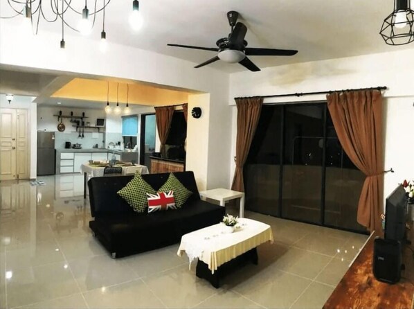 Apartment, 3 Bedrooms, Non Smoking | Living area | Flat-screen TV