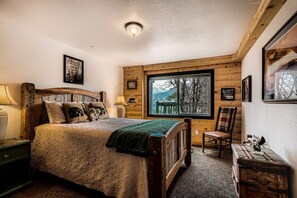 8 bedrooms, desk, iron/ironing board, free WiFi