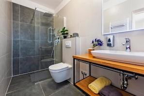 Shower, towels - Apartment & Rooms Graciela (Rovinj)