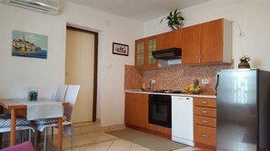 Apartment, 2 Bedrooms | Private kitchen