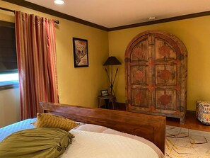 4 habitaciones, tabla de planchar con plancha, cuna de viaje y wifi 