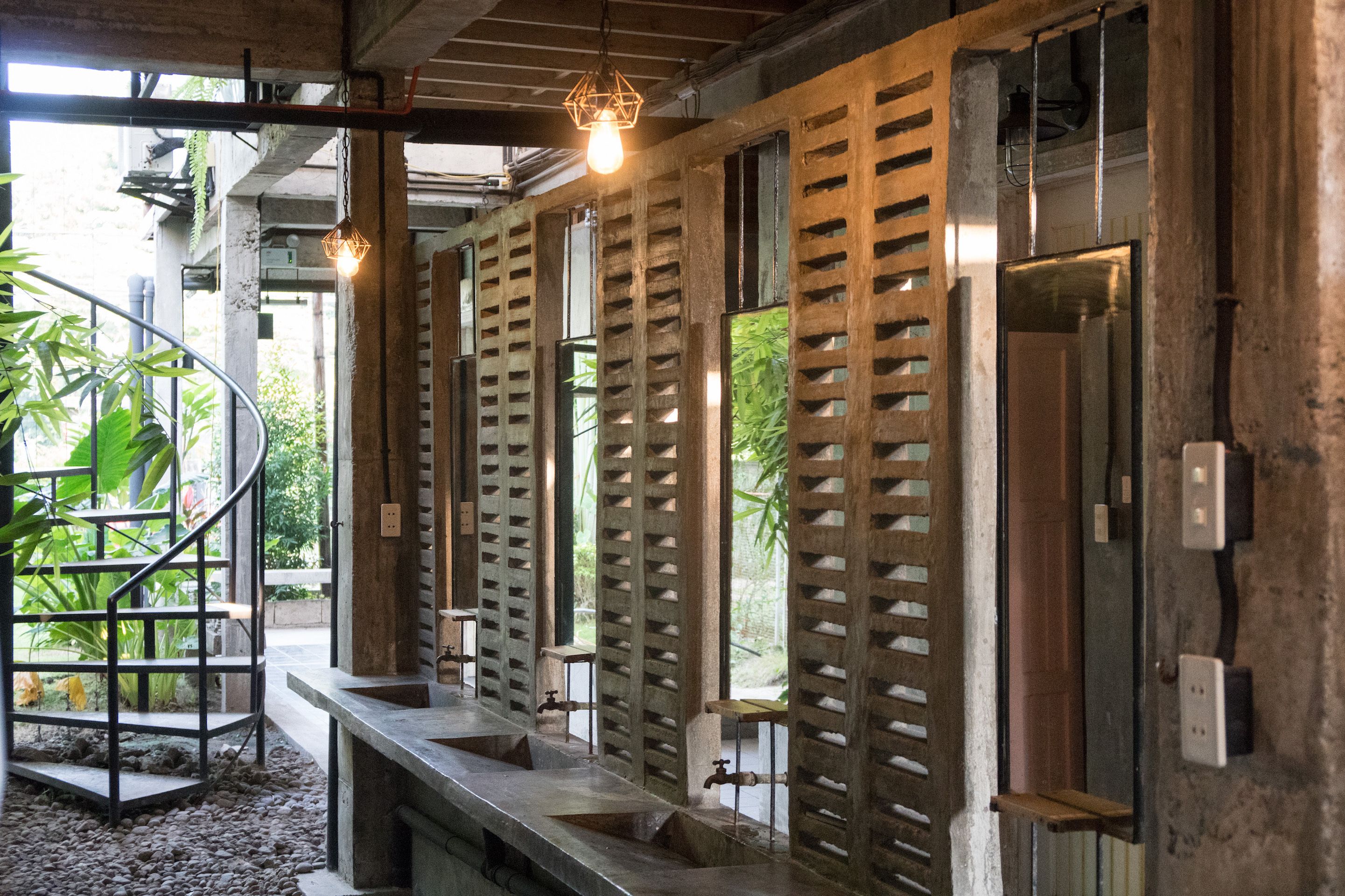 Shower, bidet, towels