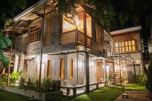 Deluxe Double Room, 1 Queen Bed, Private Bathroom, Garden View | Garden view - The Flying Fish Hostel (Dumaguete)