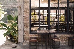 Breakfast, lunch and dinner served - The Flying Fish Hostel (Dumaguete)