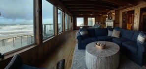 Flat-screen TV, fireplace, DVD player, books