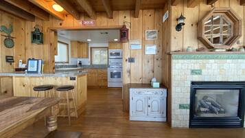 KylskÄp, mikrovÄgsugn, ugn och spishÀll