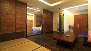 Familienzimmer, Mehrere Betten, Nichtraucher, Gartenblick | Schreibtisch, Verdunkelungsvorhänge, schallisolierte Zimmer