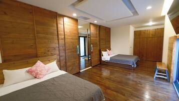 Family Room, Multiple Beds, Non Smoking, Garden View | Desk, blackout curtains, soundproofing, free WiFi