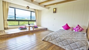 Deluxe-Doppelzimmer, 1 Doppelbett, Nichtraucher, Bergblick | Schreibtisch, Verdunkelungsvorhänge, schallisolierte Zimmer