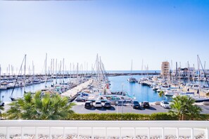 Minibar, in-room safe, desk, free WiFi