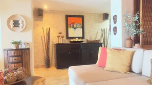 2 bedrooms, in-room safe, iron/ironing board, free WiFi
