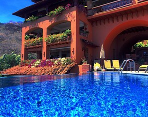 Outdoor pool - Magnificent Views, Sleeps 2-6 Just Reduced Rates (Zihuatanejo)