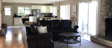 Tv, eldstad, tv-spel och dvd-spelare