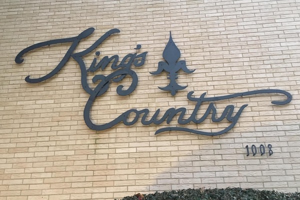 Kings Country - Heart of the city built in the 70's!