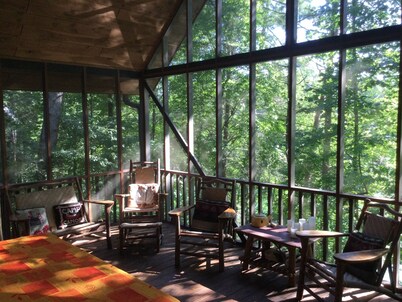 Lakefront & Mountain cabin with firepit on Lake Hiwassee -“Bear Paw” Murphy, NC