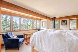 4 bedrooms, iron/ironing board, travel crib, free WiFi